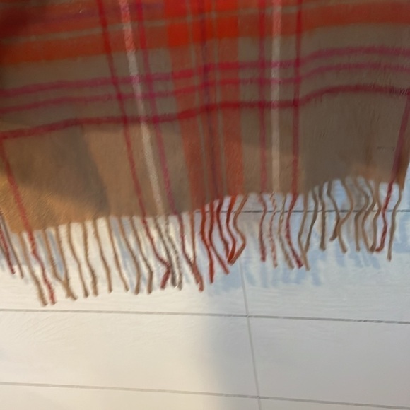 SOL Alpaca 100% Baby Alpaca Beige Plaid Fringed Scarf - Picture 6 of 10